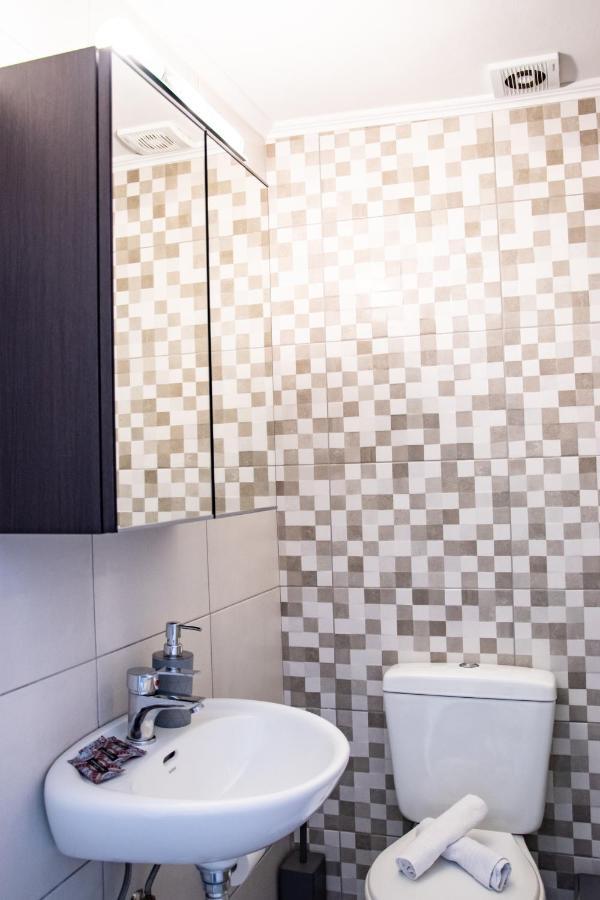 Beautiful, Brand New With Courtyard. Apartment
