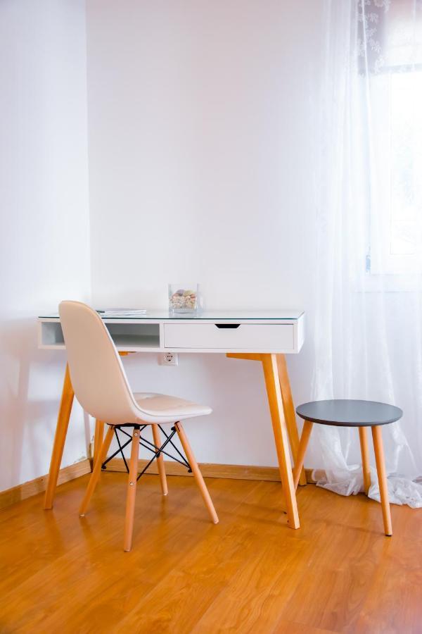 Beautiful, Brand New With Courtyard. Apartment *
